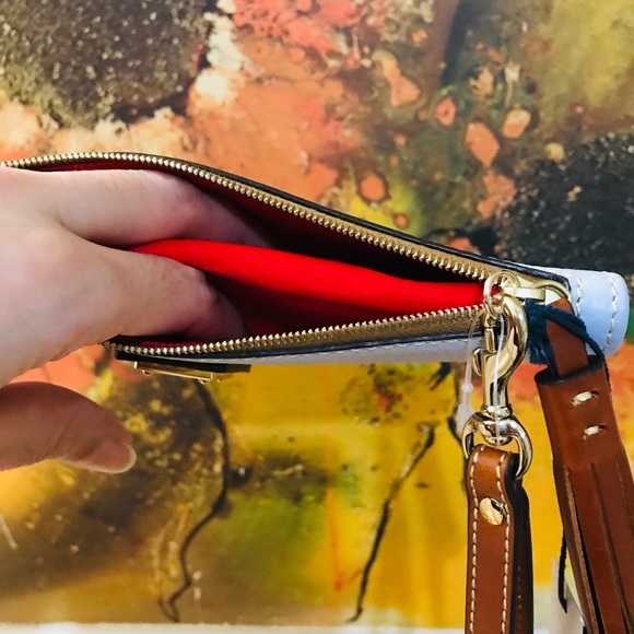 💰✅SOLD👍🏻Dooney&Bourke TATUM Leather Wristlet - Picture 4 of 8